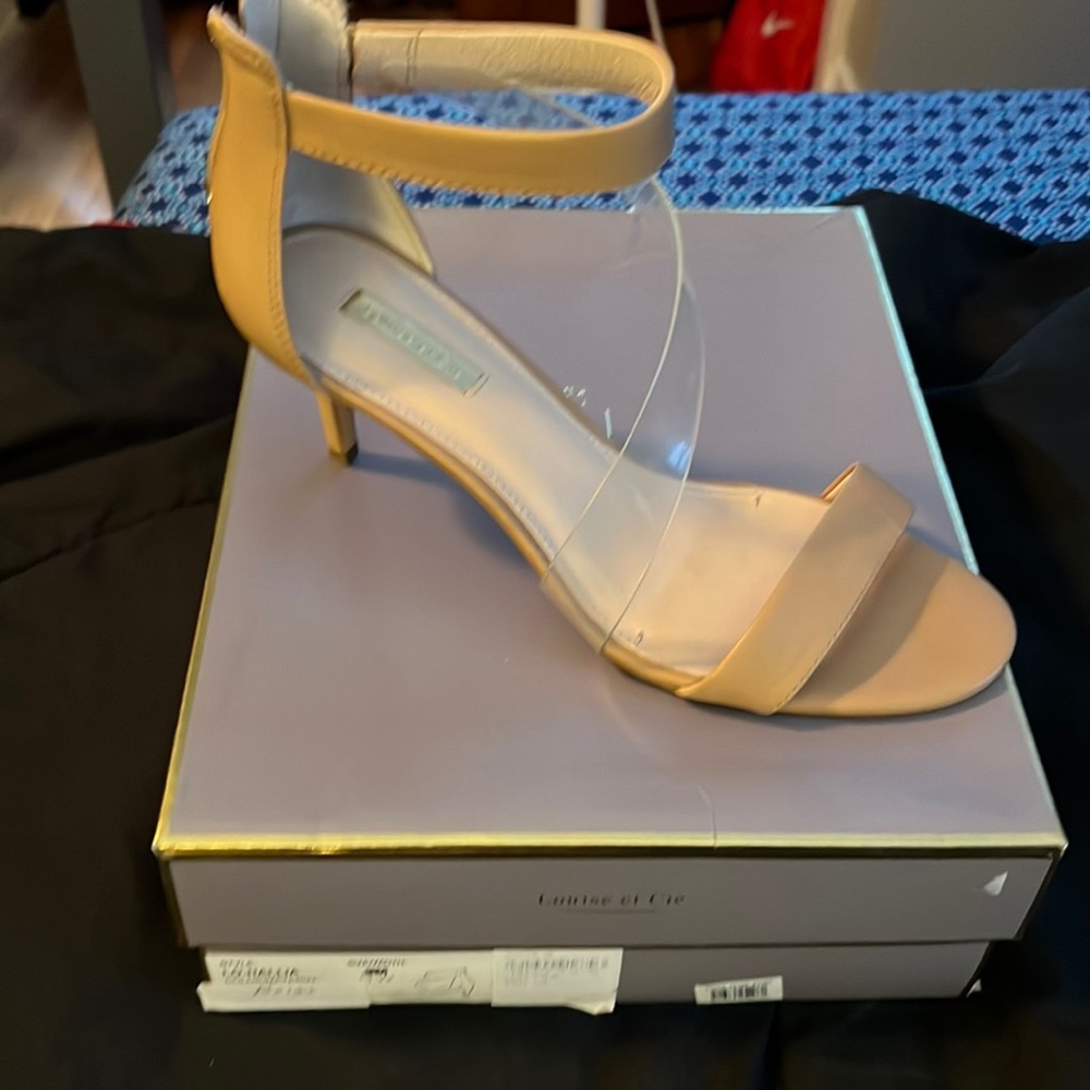 NWOT beige heel